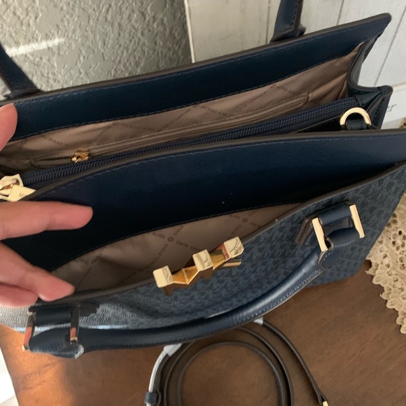 New🦋 Mk large MOTT satchel & wallet navy - Picture 5 of 16